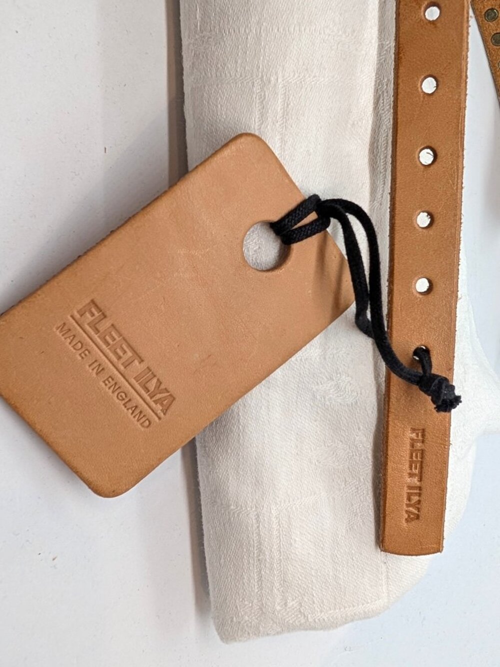 Fleet Ilya Classic Leather Collar Studs Grommets D-Ring Natural Tan New NWT - Picture 2 of 7